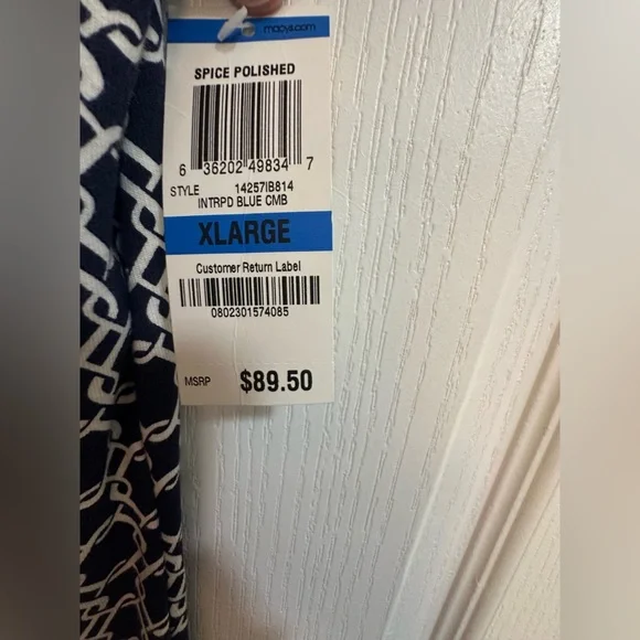 Elegant Blue and White Sleeveless Dress - Picture 3 of 4